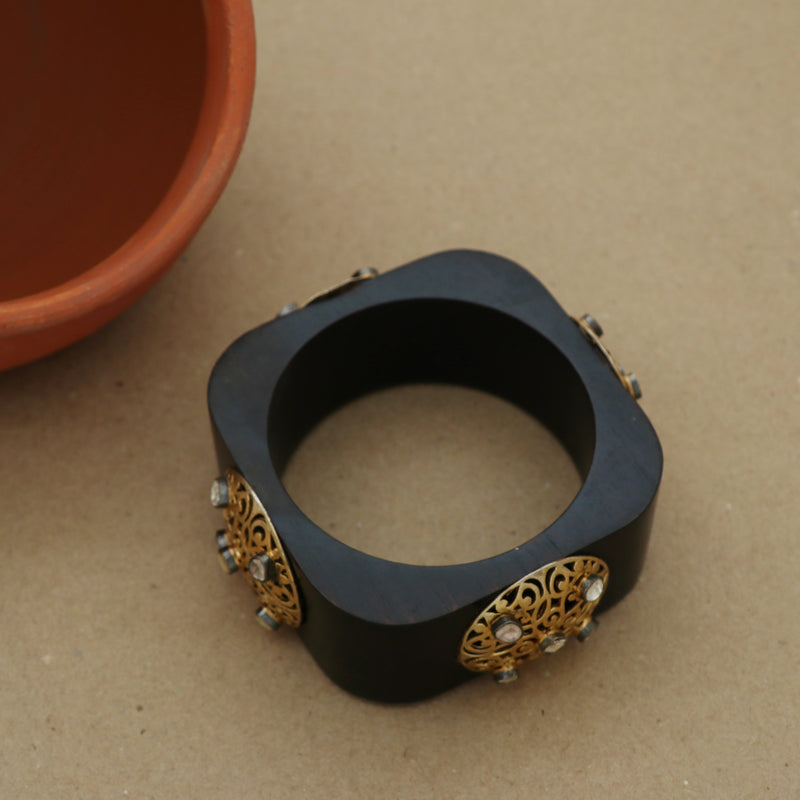 Square cuff