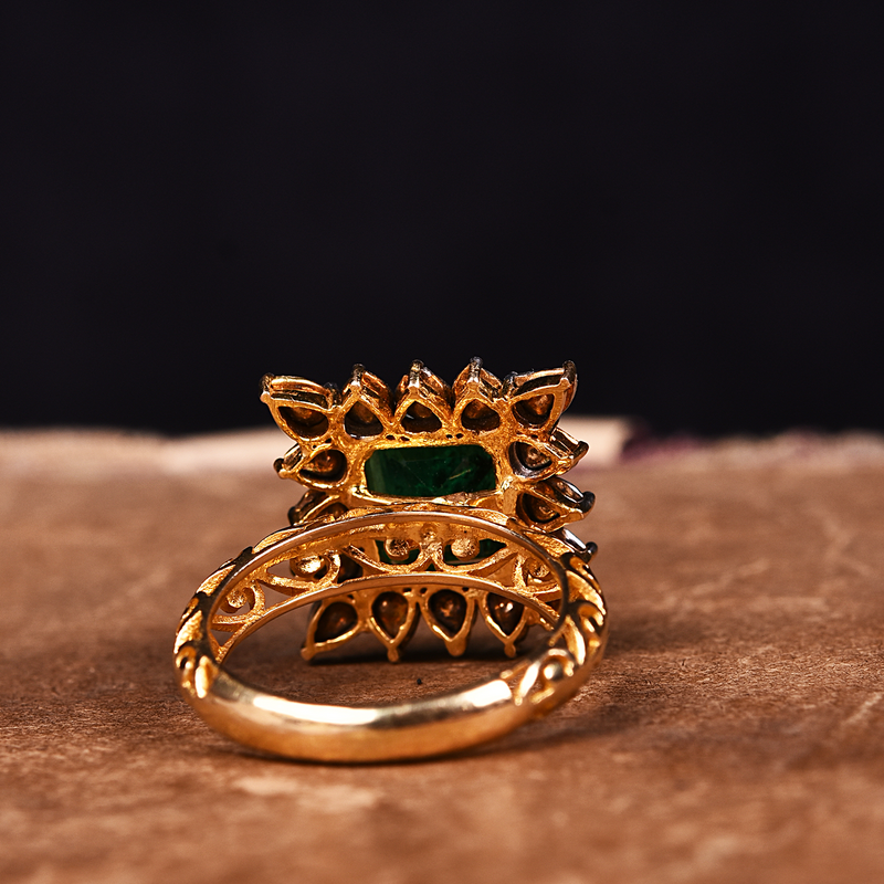 EMERALD AND DIAMOND RING