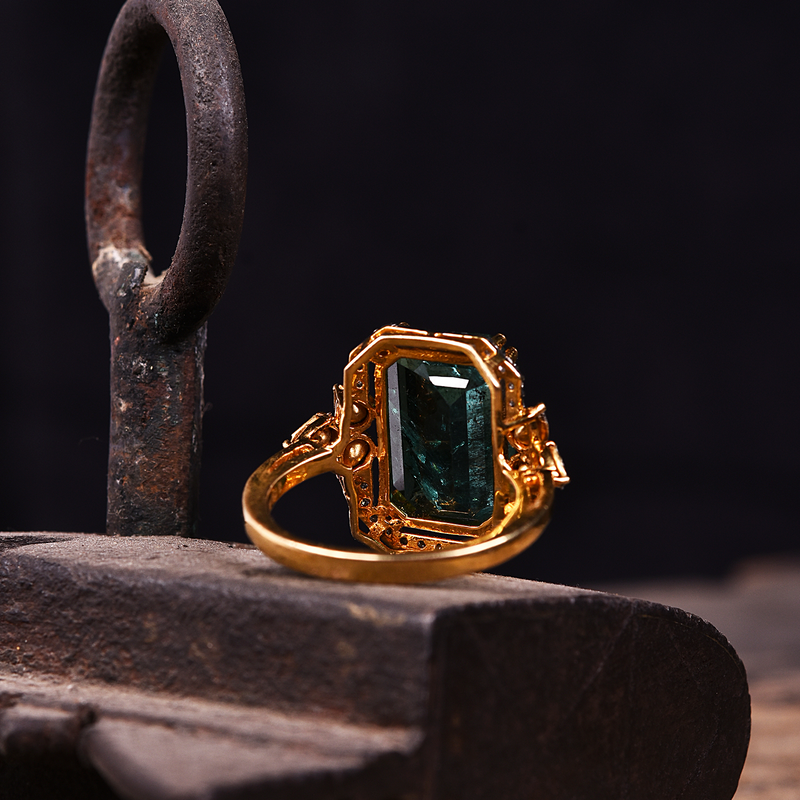 18K YELLOW GOLD EMERALD TREASURE RING