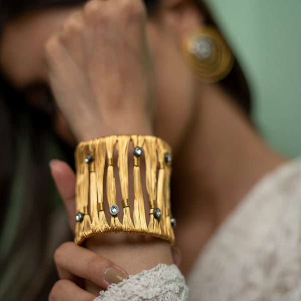 THE GOLDEN  WIRE-STACKS CUFF