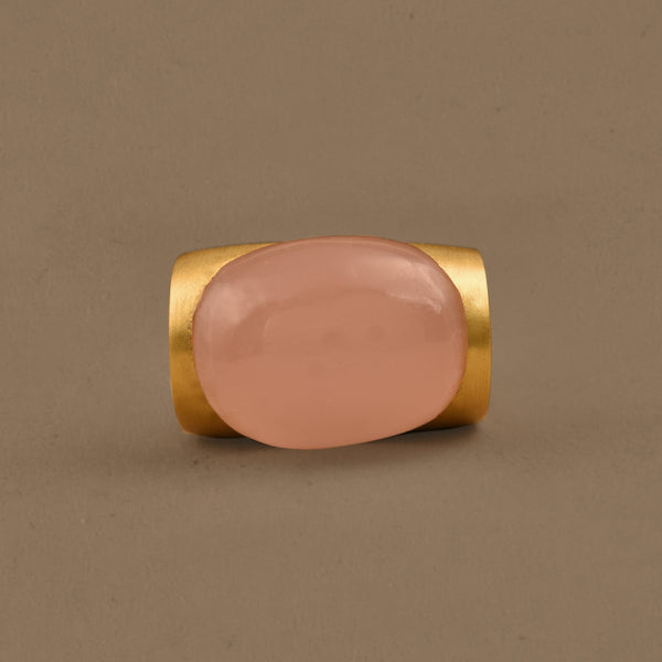 GOLD PLATED CABOCHON ROSE QUARTZ RING