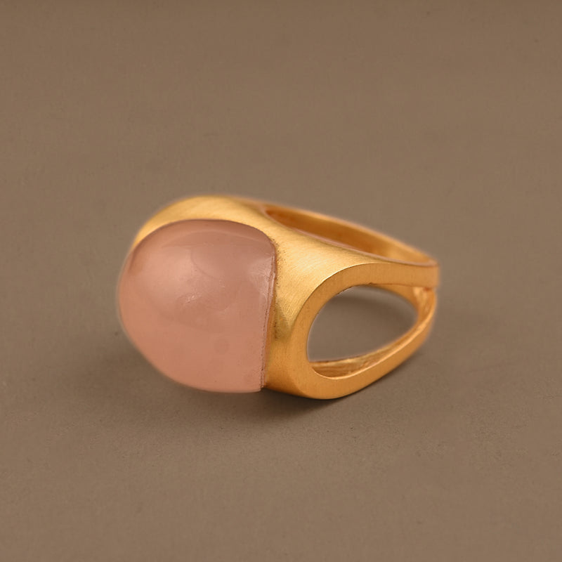 GOLD PLATED CABOCHON ROSE QUARTZ RING