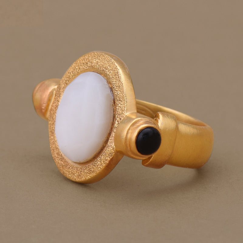 THE YIN-YANG RING