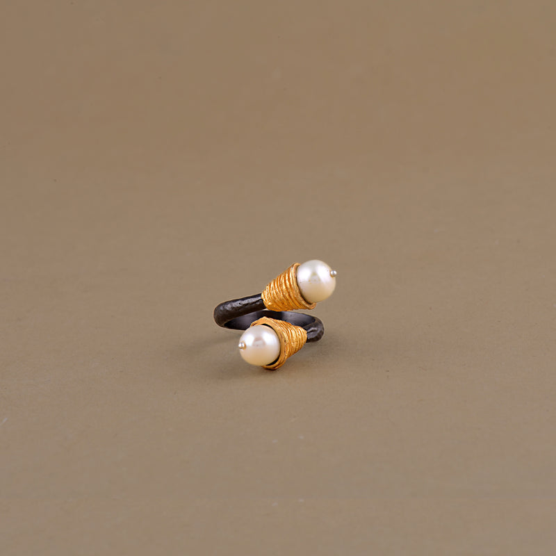 TWO-TONED PEARL RING