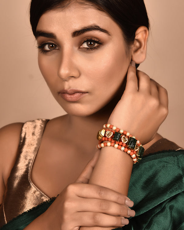 CORAL AND EMERALD BRACELET WITH GOLD AND POLKIS