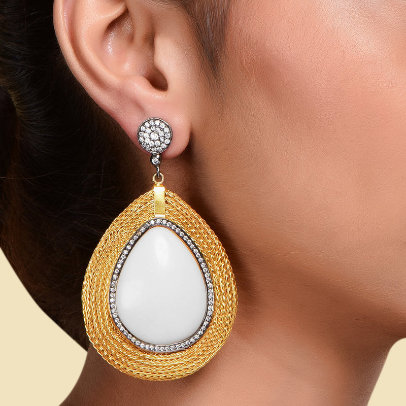 TRENDY DROP EARRING