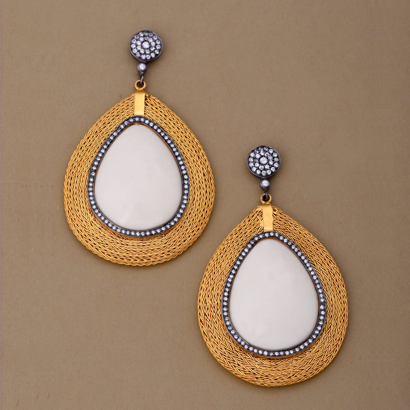 TRENDY DROP EARRING