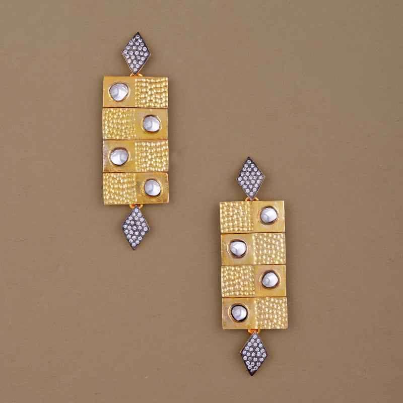 GILDED PANEL EARRING