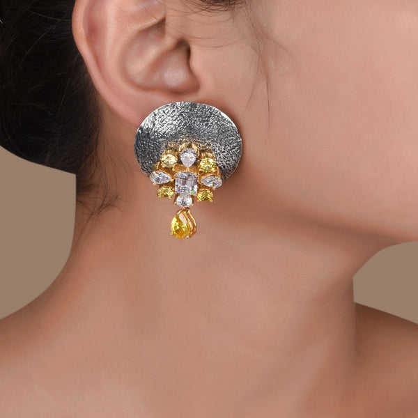 FLOWER ON DISK EARRING