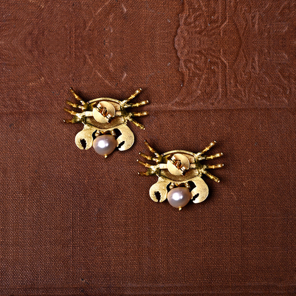 SYMETREE CLAWING CRAB PEARL STUDS