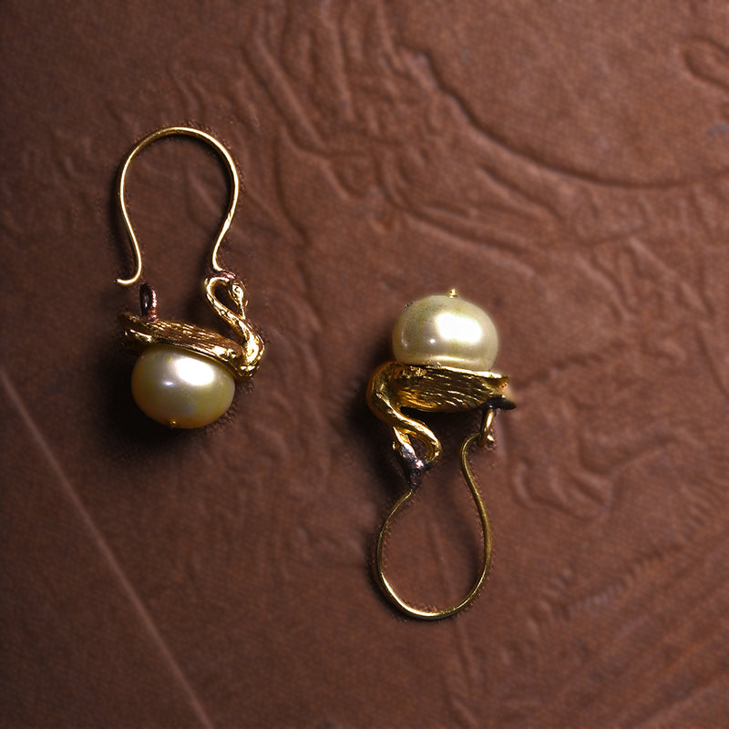 THE WISE SWAN PEARL EARRINGS