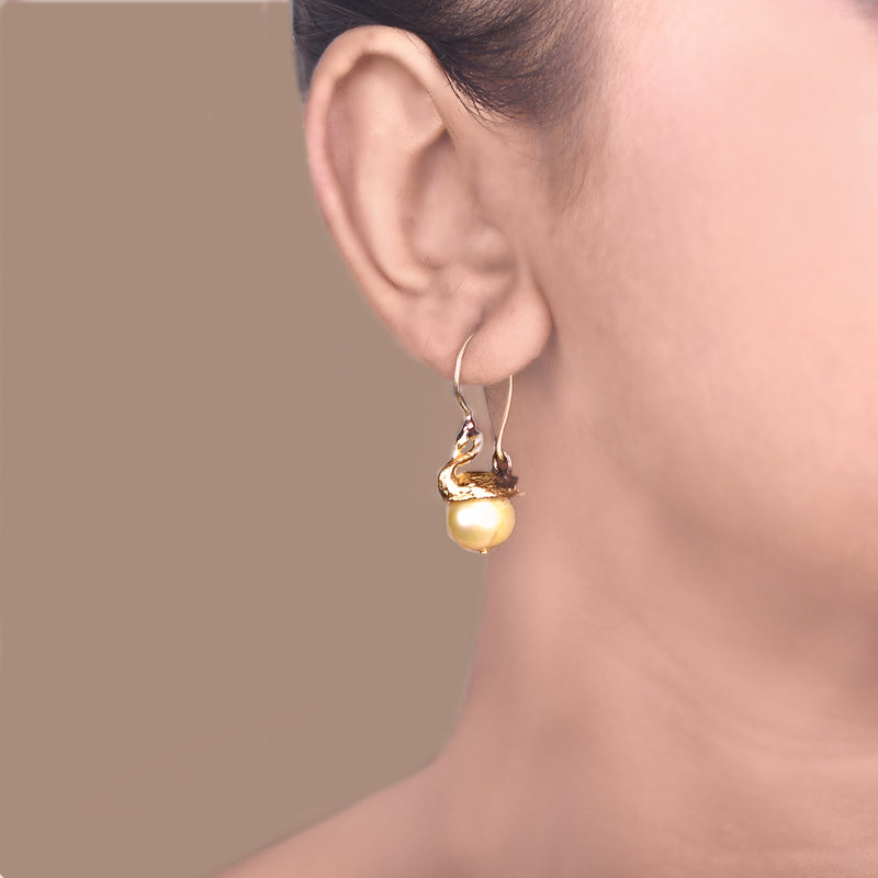 THE WISE SWAN PEARL EARRINGS