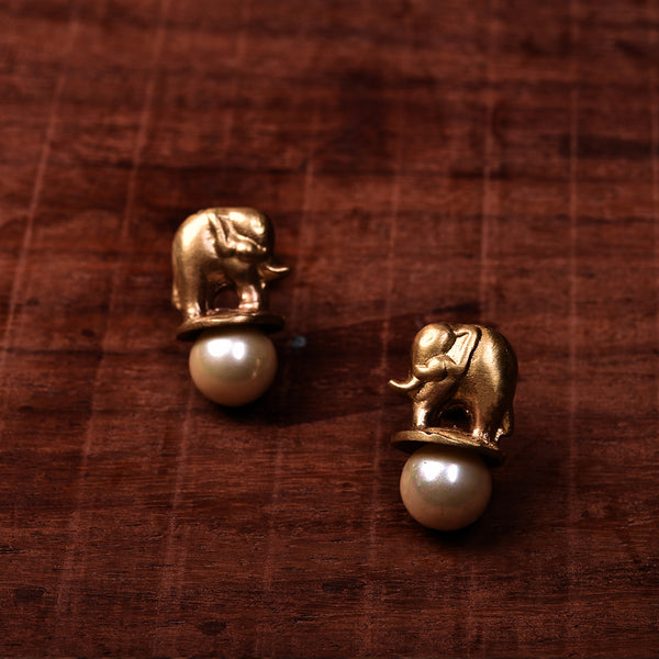 THE WISE ELEPHANT PEARL STUDS