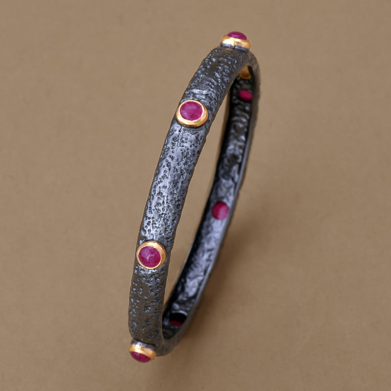 HEMATITE RED QUARTZ BANGLE