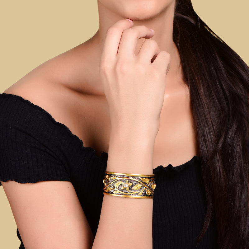 ORGANIC TWO-TONE FLORAL CUFF