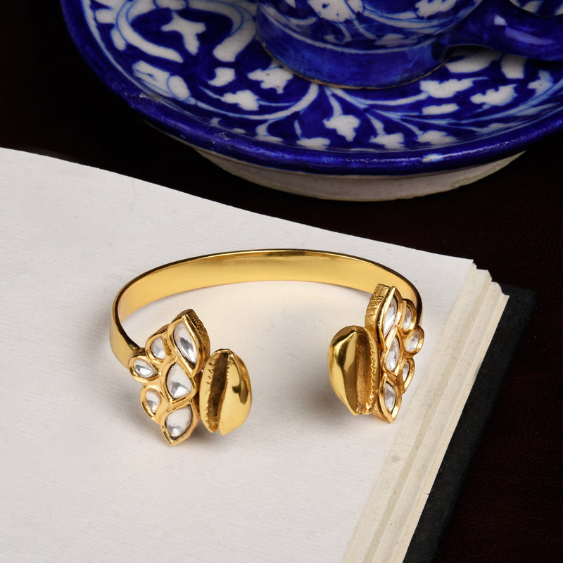 FLORET COWRIE BANGLE