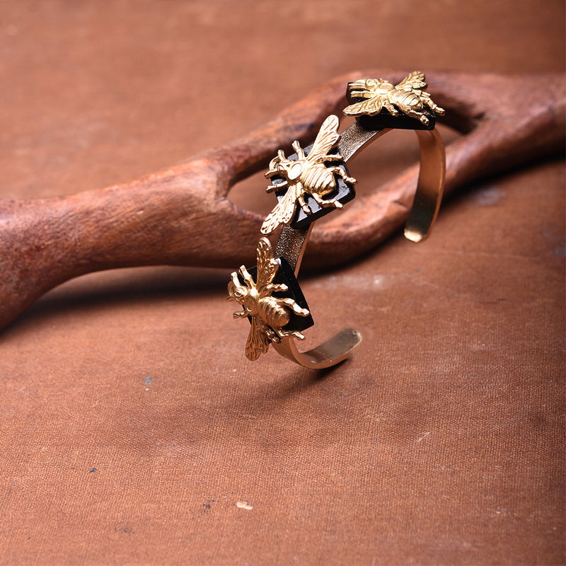 SYMETREE BUMBLE-BEE BLACK ONYX STATEMENT CUFF