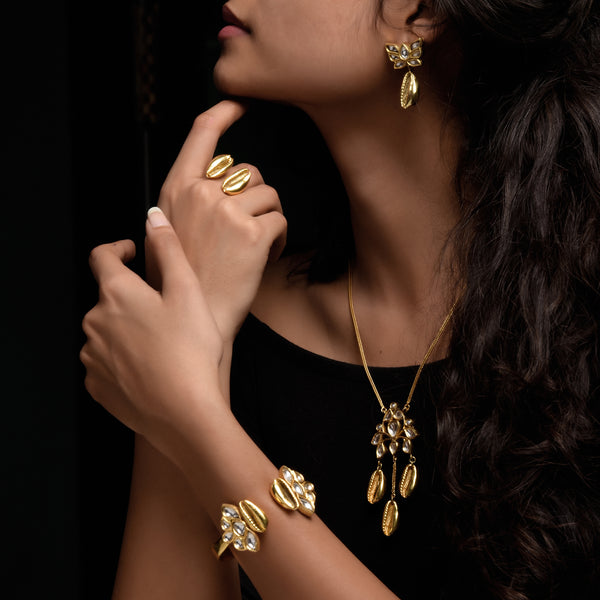 FLORAL COWRIE PENDANT