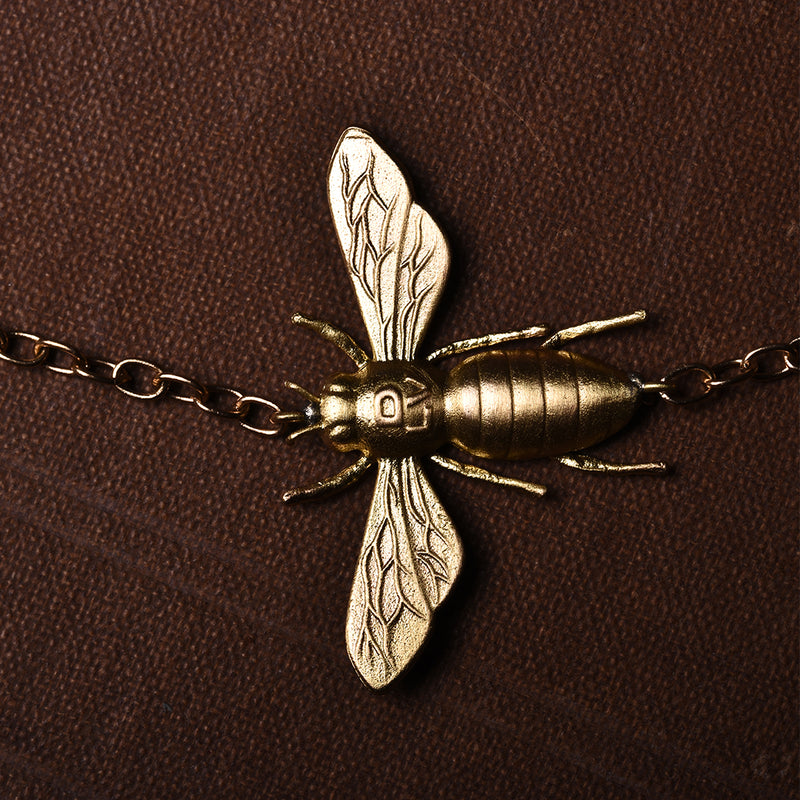 SYMETREE SPRING HORNET NECKLACE