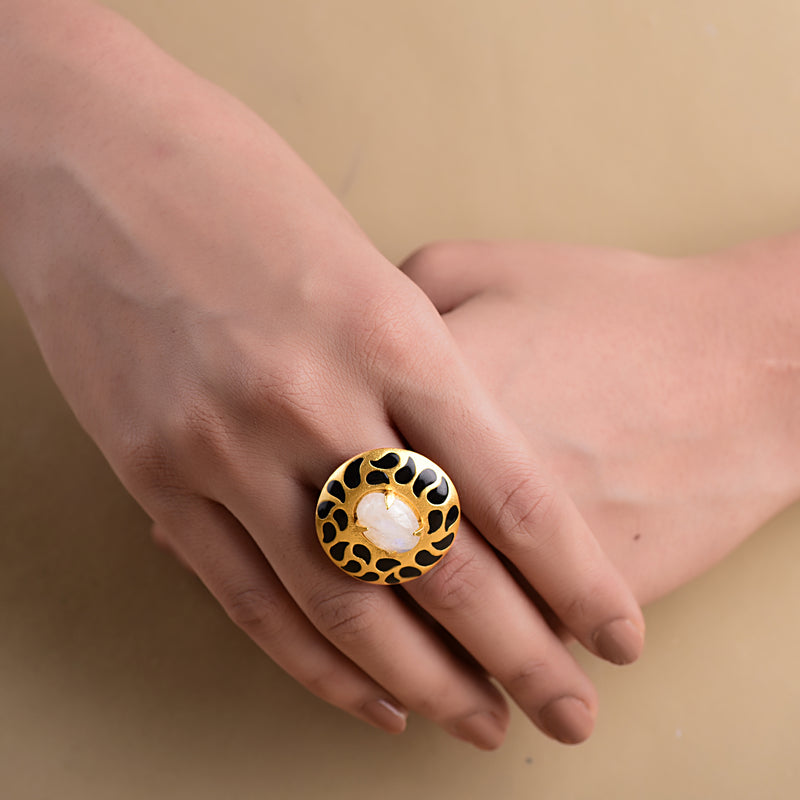 ENAMELLED DISC RING