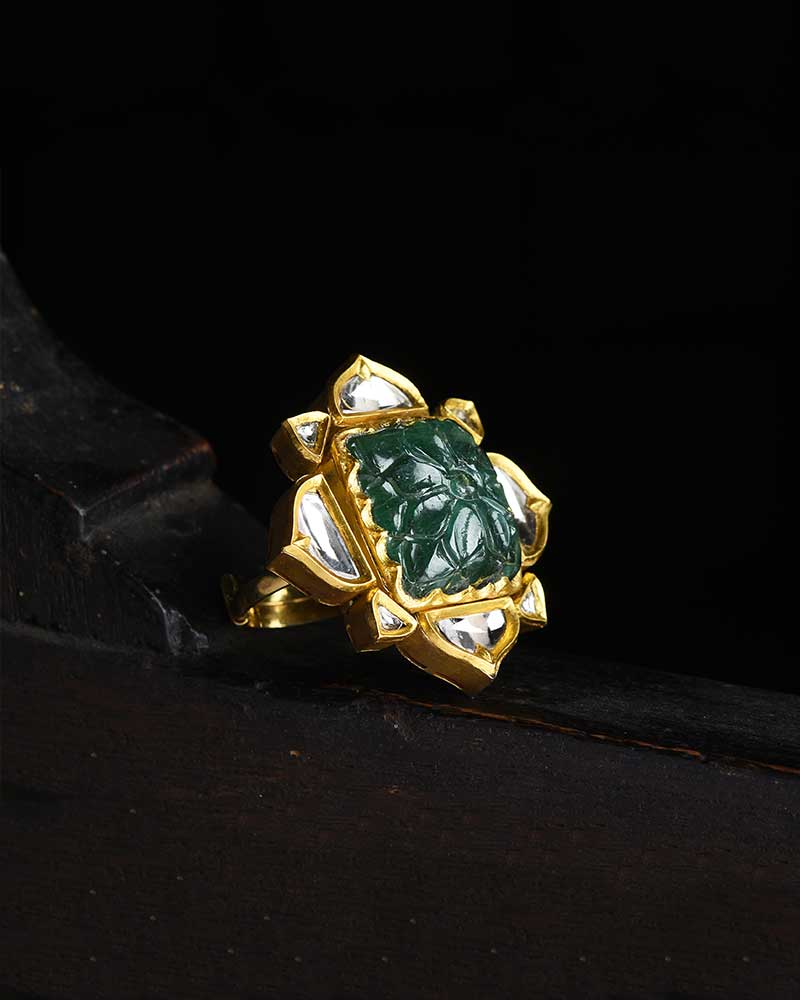 CARVED EMERALD MUGHAL RING - Main Image