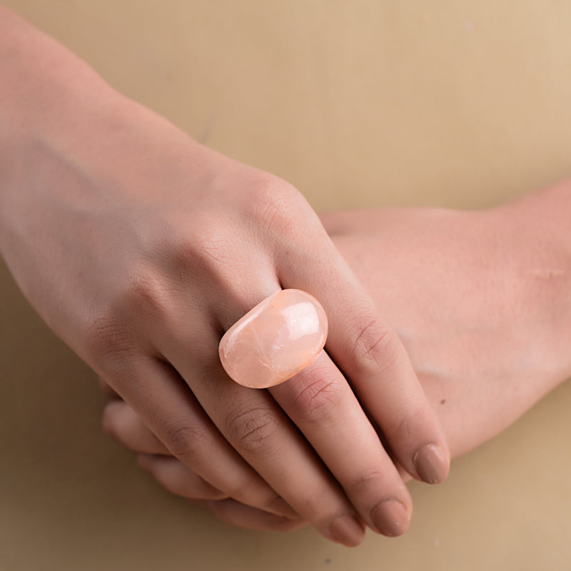 SEAMLESS ROSE QUARTZ ORGANIC RING