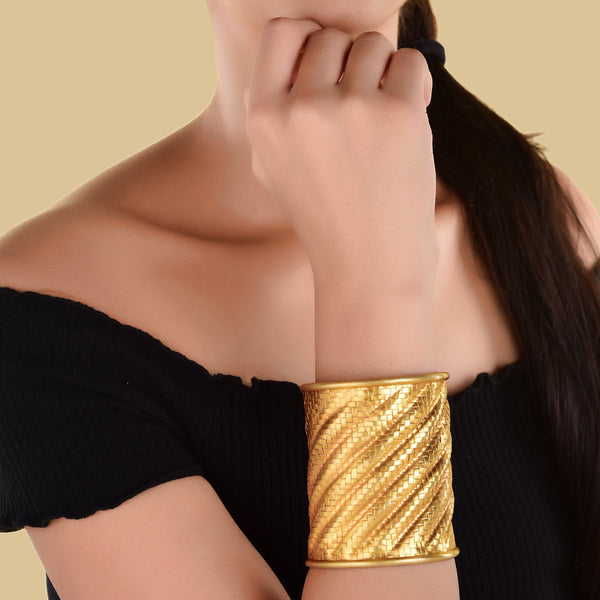 MUTED GOLD BASKET WEAVE TEXTURED CUFF