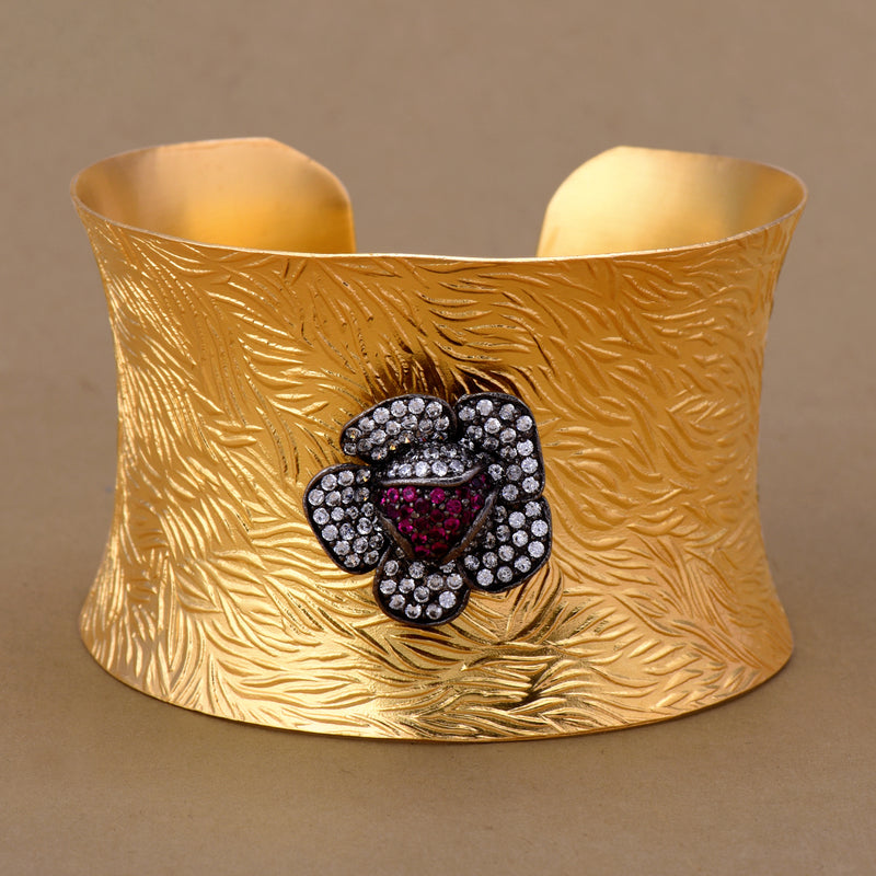 MUTED GOLD FLOWER CUFF