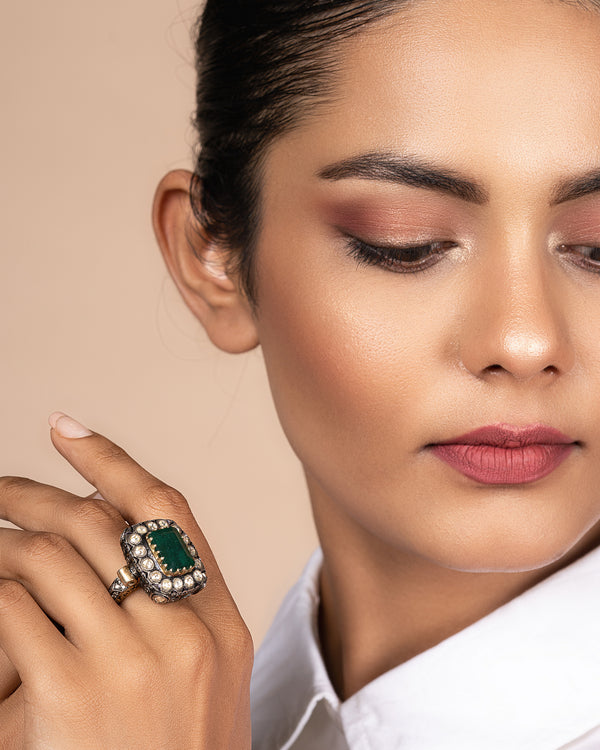 EMERALD STATEMENT RING IN 14KT GOLD WITH UNCUT DIAMONDS