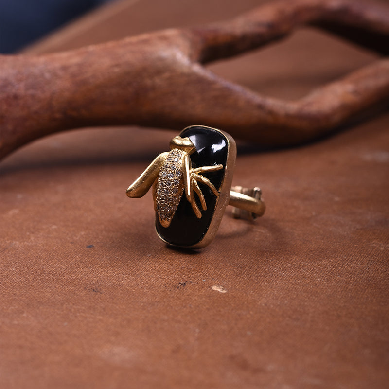 SYMETREE GOLDEN QUEEN BEE STATEMENT RING